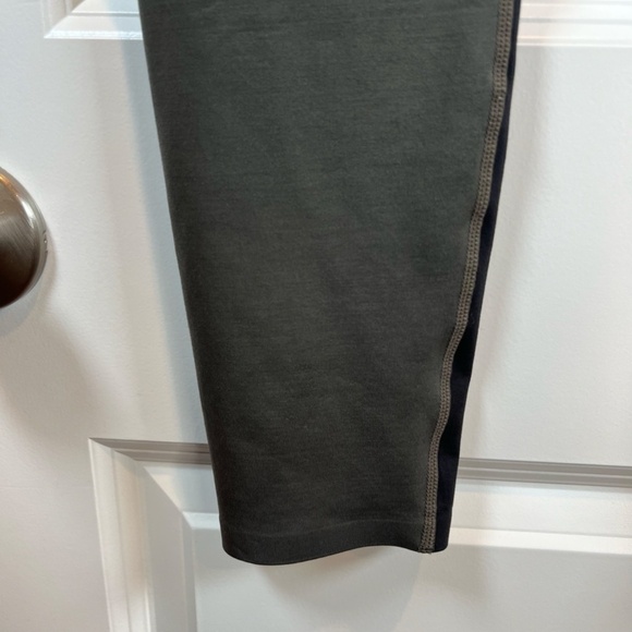 Athleta Spar Colorblock 7/8 Leggings Olive Green Black Compression Womens Medium - Picture 9 of 14